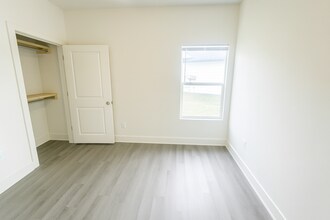 Building Photo - 5203-5205 S Chase Cir