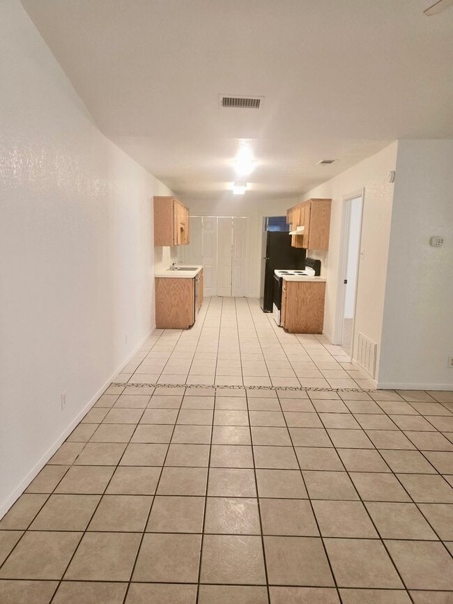 Foto del edificio - 1602 Van Zanten Dr