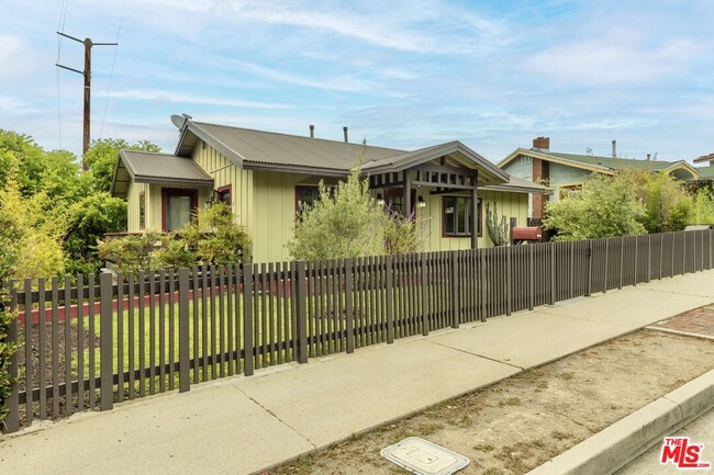 Building Photo - 1023 Oak Grove Dr