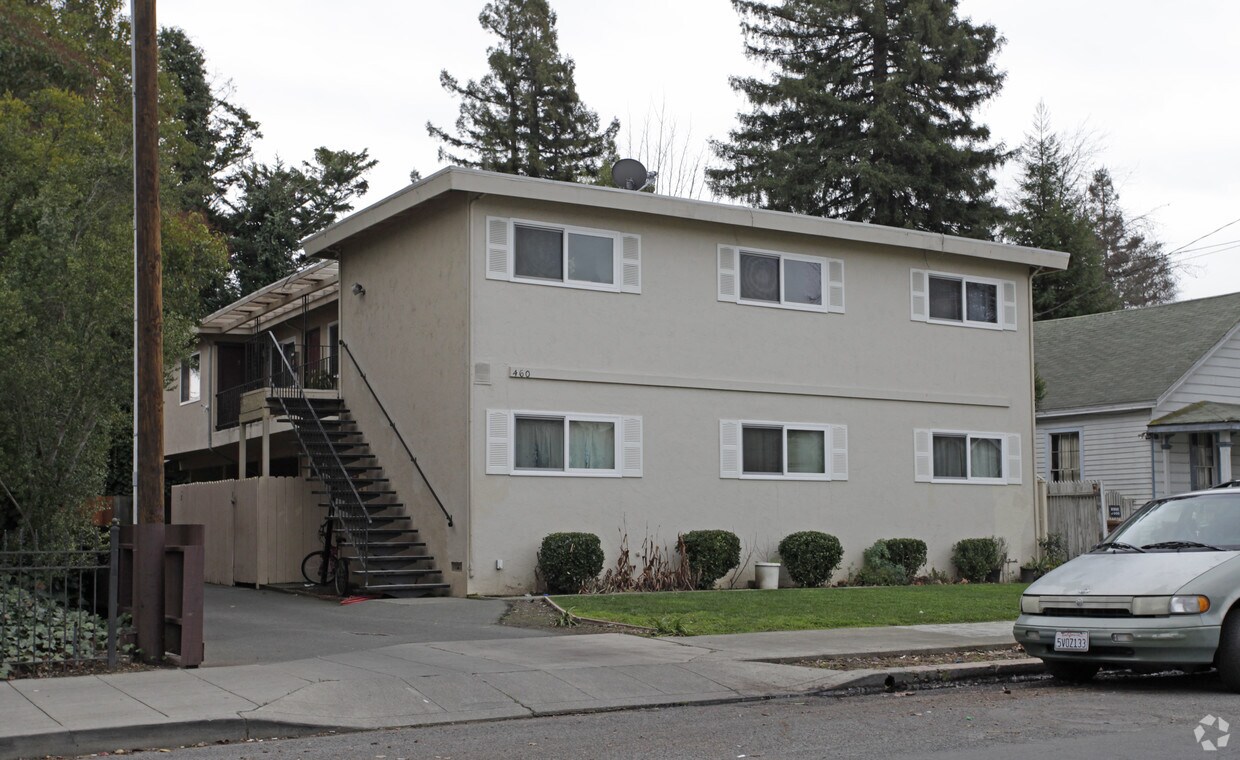 Foto principal - 460 Coombs St