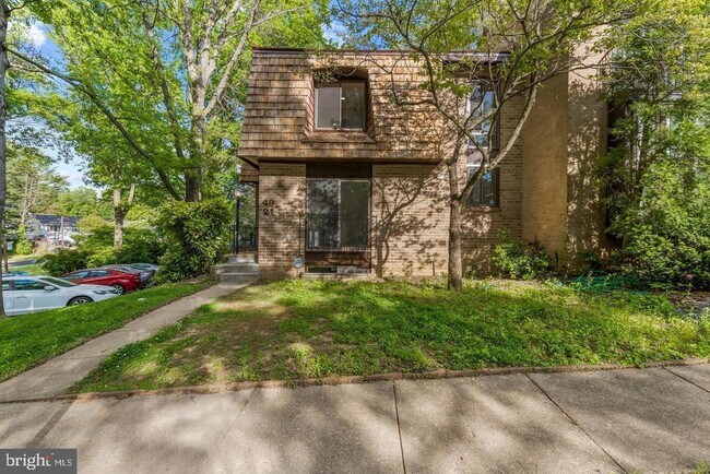 Building Photo - 4921 Sauquoit Ln