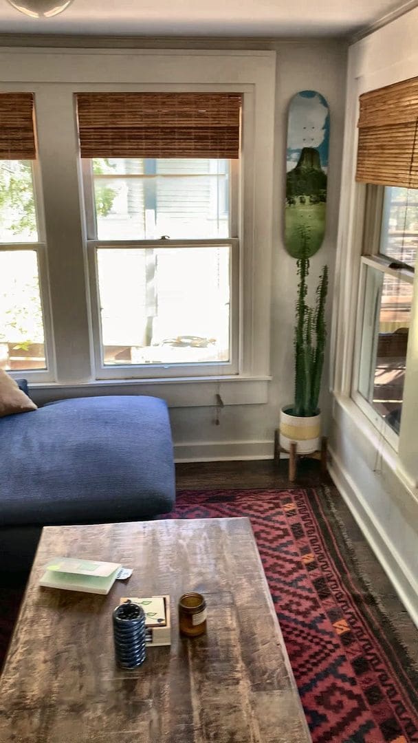 Foto del edificio - Cozy 2 Bed, 2 Bath Single-Level Home with Sunroom & Fenced Yard