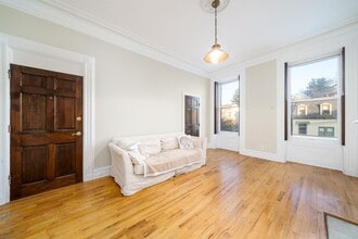 Building Photo - 828 Hudson St