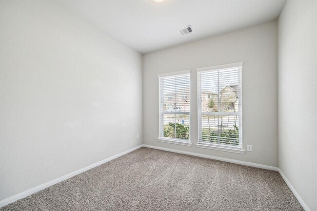 Foto del edificio - 15139 Provost Craig Dr