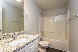 Building Photo - 2684 Stratford Lake Ct