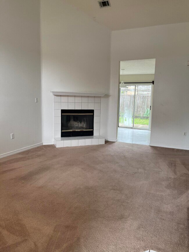Foto del edificio - 1873 Whispering Oaks Ln