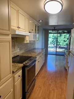 Building Photo - 2100 E 2nd St