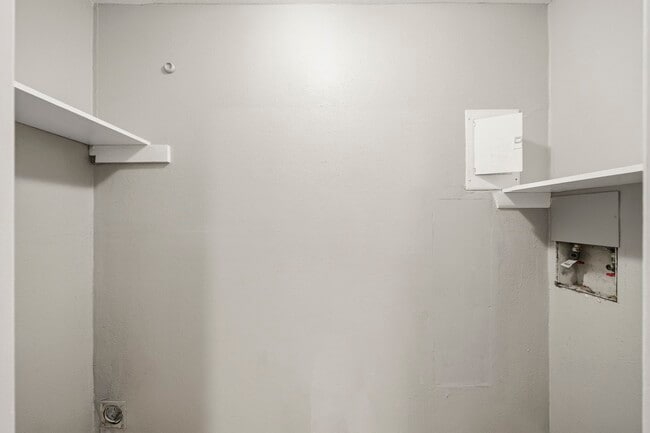 Building Photo - 4605 Orange Cir N