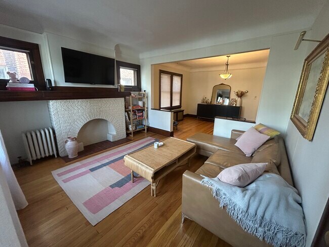 Sala de estar y comedor - 997 Nottingham Rd