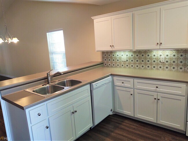 Building Photo - 208 Sunview Dr