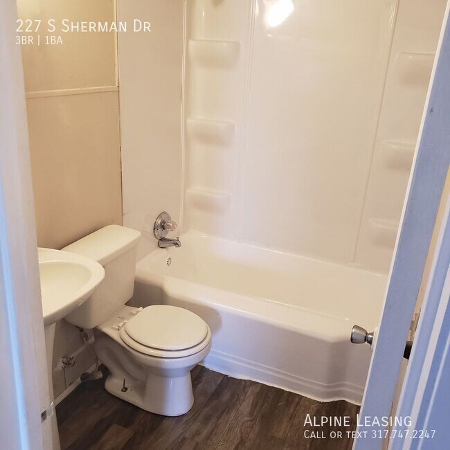 Foto del edificio - 3BR House w/Garage & Back Deck!