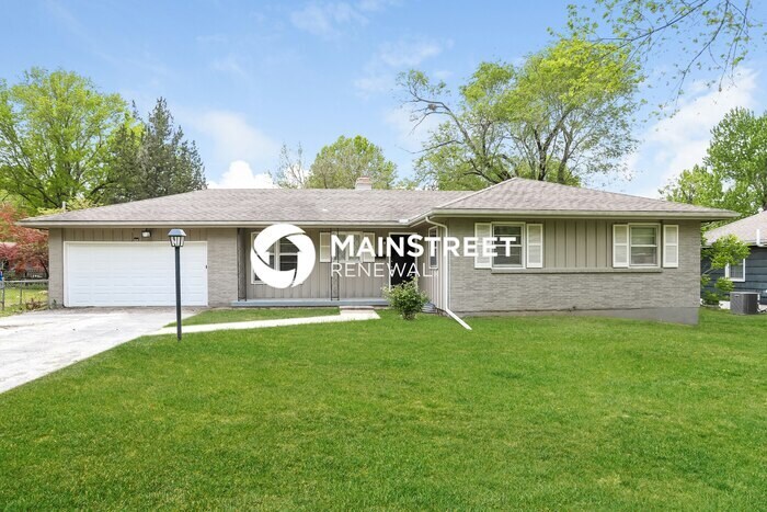 Primary Photo - 3 Bedroom Pet-Friendly Home in Kansas City...