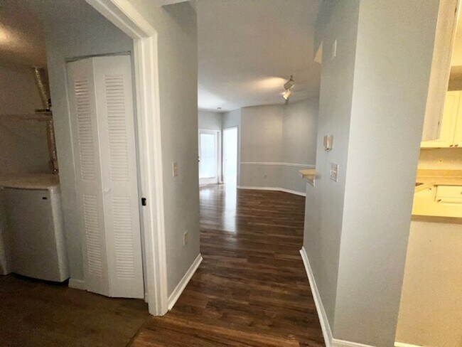 Photo - MOVE IN NOW! 2x2 WITH FRESH INTERIOR PAINT & LAMINATE WOOD FLOORING! PRIVATE BALCONY!!! Apartment