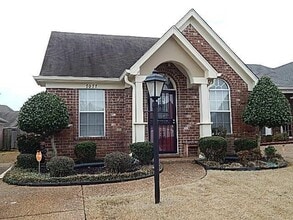 Building Photo - 7077 Kings Crown Dr