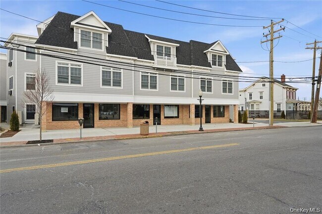 Foto del edificio - 180 Deer Park Ave