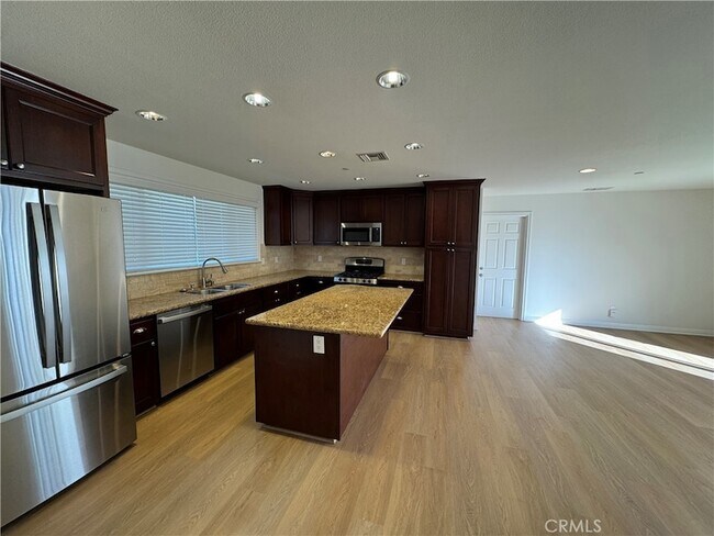 Foto del edificio - 1336 Calle Tulipan