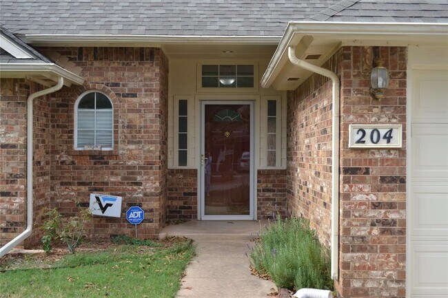 Foto del edificio - 204 Pinafore Dr