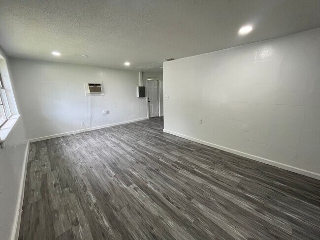 Foto del edificio - 828 Floyd St NE