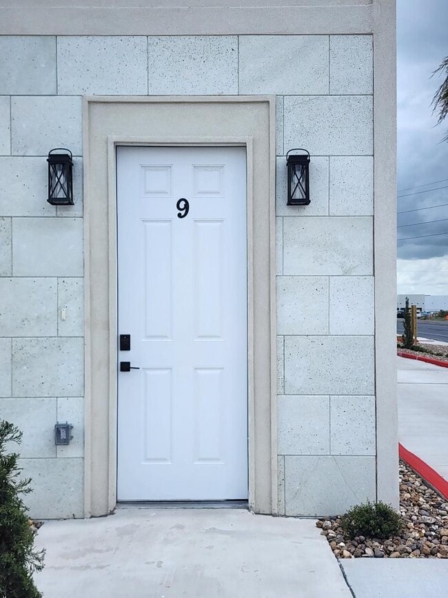 Building Photo - 3229 E Grimes St