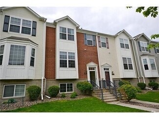 Building Photo - 15871 Foliage Ave