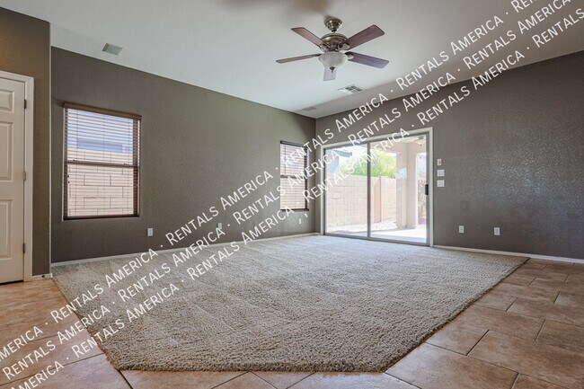 Foto del edificio - 12823 W Modesto Dr