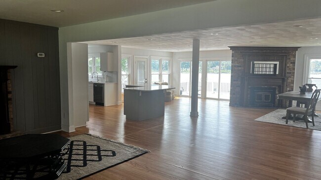 Foto del edificio - 3813 Bruce Rd