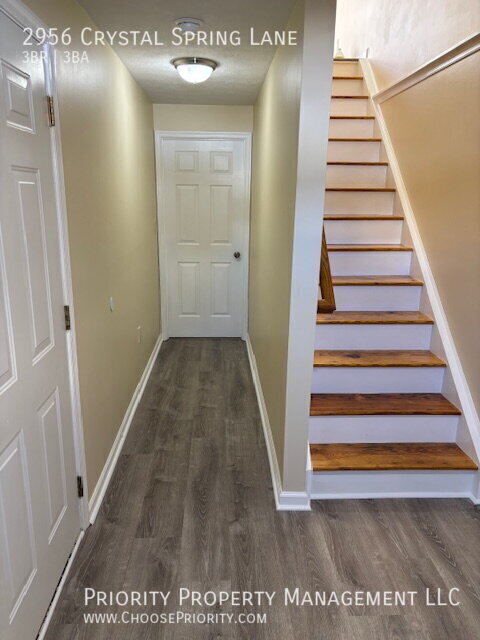 Foto del edificio - 2956 Crystal Spring Ln