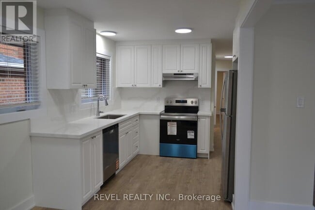 Building Photo - 15 Cedar Brae Blvd