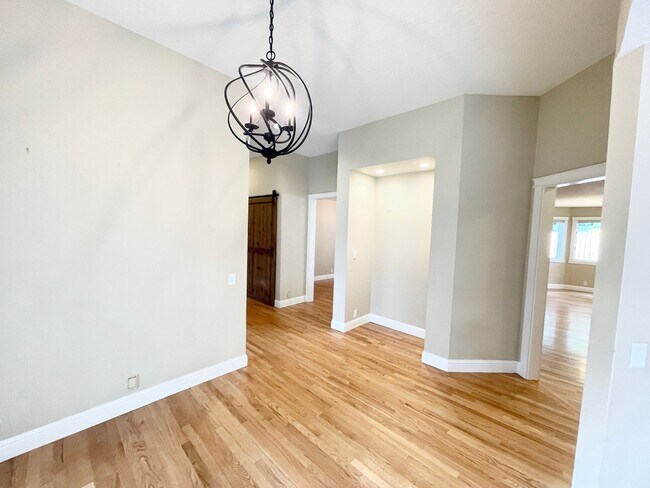 Foto del edificio - **UP TO $2,000 OFF FIRST FULL MONTH'S RENT...