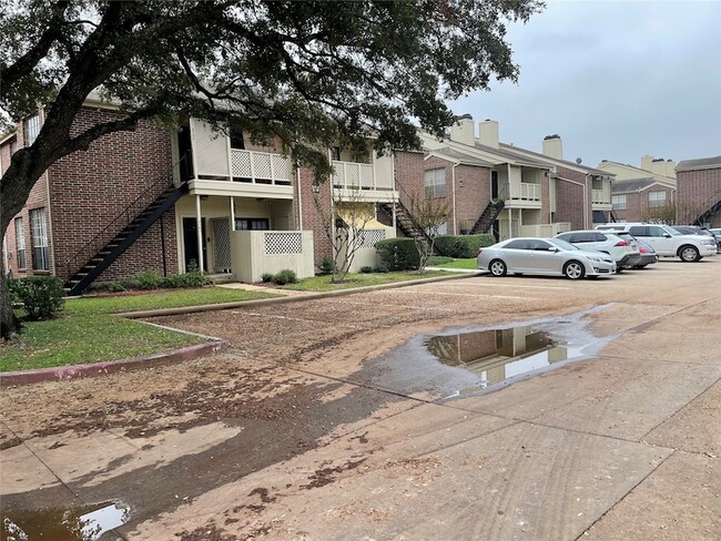 Building Photo - 2121 El Paseo St