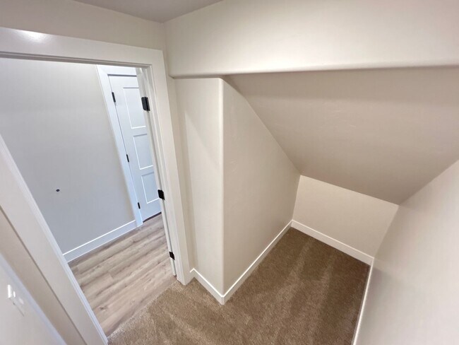 Building Photo - Beautiful Townhome!!