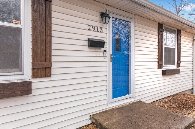 Building Photo - 2913 W 44th Ave