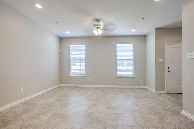 Foto del edificio - 1946 Timber Oaks Dr