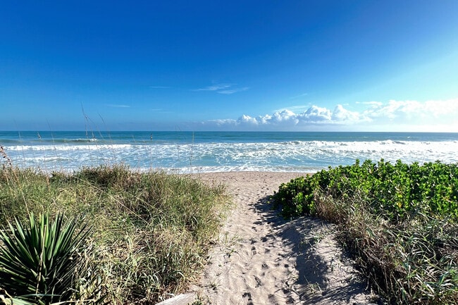 Foto del edificio - 3541 NE Ocean Blvd