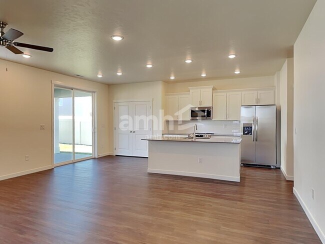 Building Photo - 9524 W Shumard St