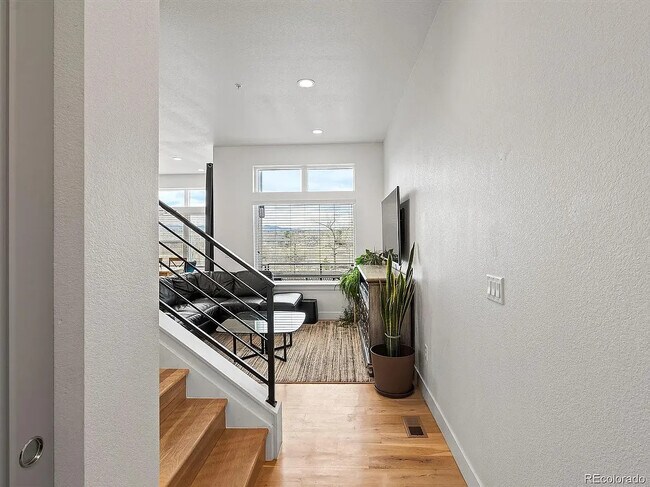 Foto del edificio - 5469 S Curtice St