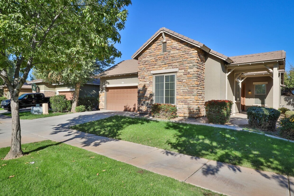 to Your New Home in Gilbert 4bd/... House Rental in Gilbert