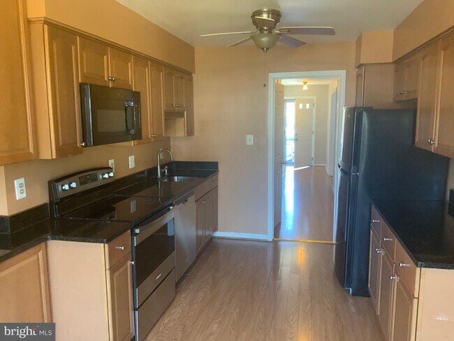 Building Photo - 6183 Vine Forest Ct