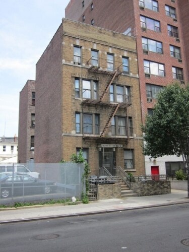 Foto principal - 166-25 89th St