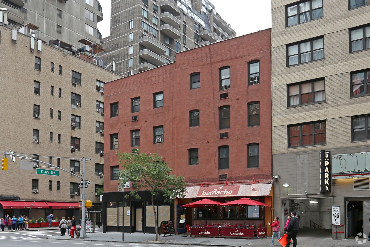 Foto del edificio - 302 E 49th St