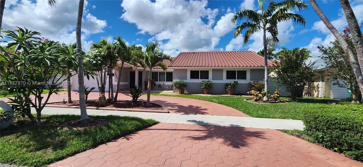 Foto principal - 14260 SW 37th St