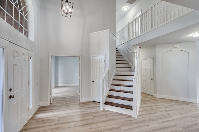 Building Photo - 2320 Cimmaron Dr