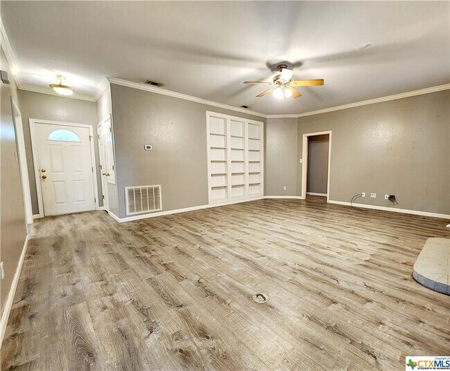 Building Photo - 126 Lakeview Dr