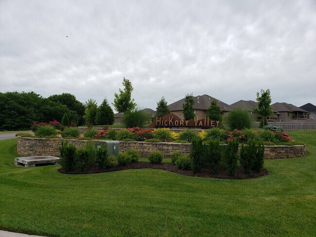 Foto del edificio - Hickory Valley Luxury w/ Ultra Open Floor ...