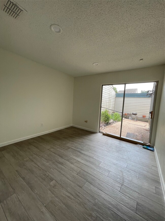 Foto del edificio - 12783 Leader St