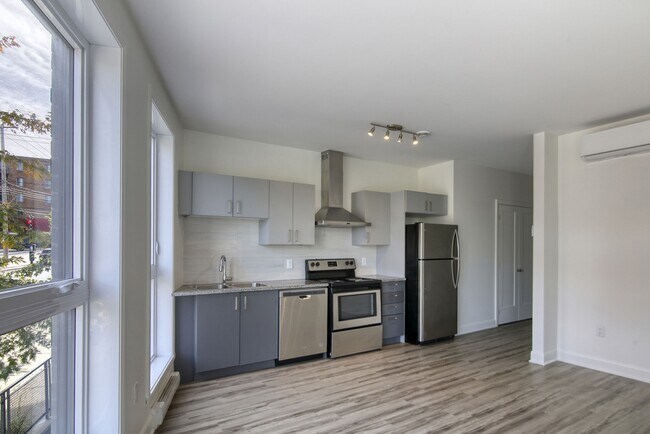 Photo du bâtiment - 6600 Av. de Darlington