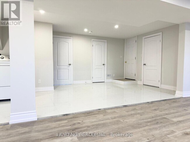 Building Photo - 2 Barker Ct