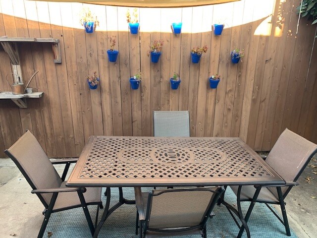 Patio - 1530 N Ave 47 Ave