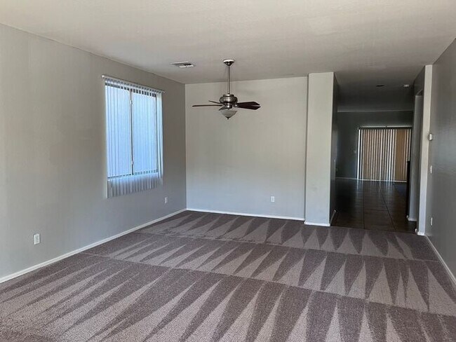 Building Photo - 5 bed 3 bath 3 car garage in San Tan Valley