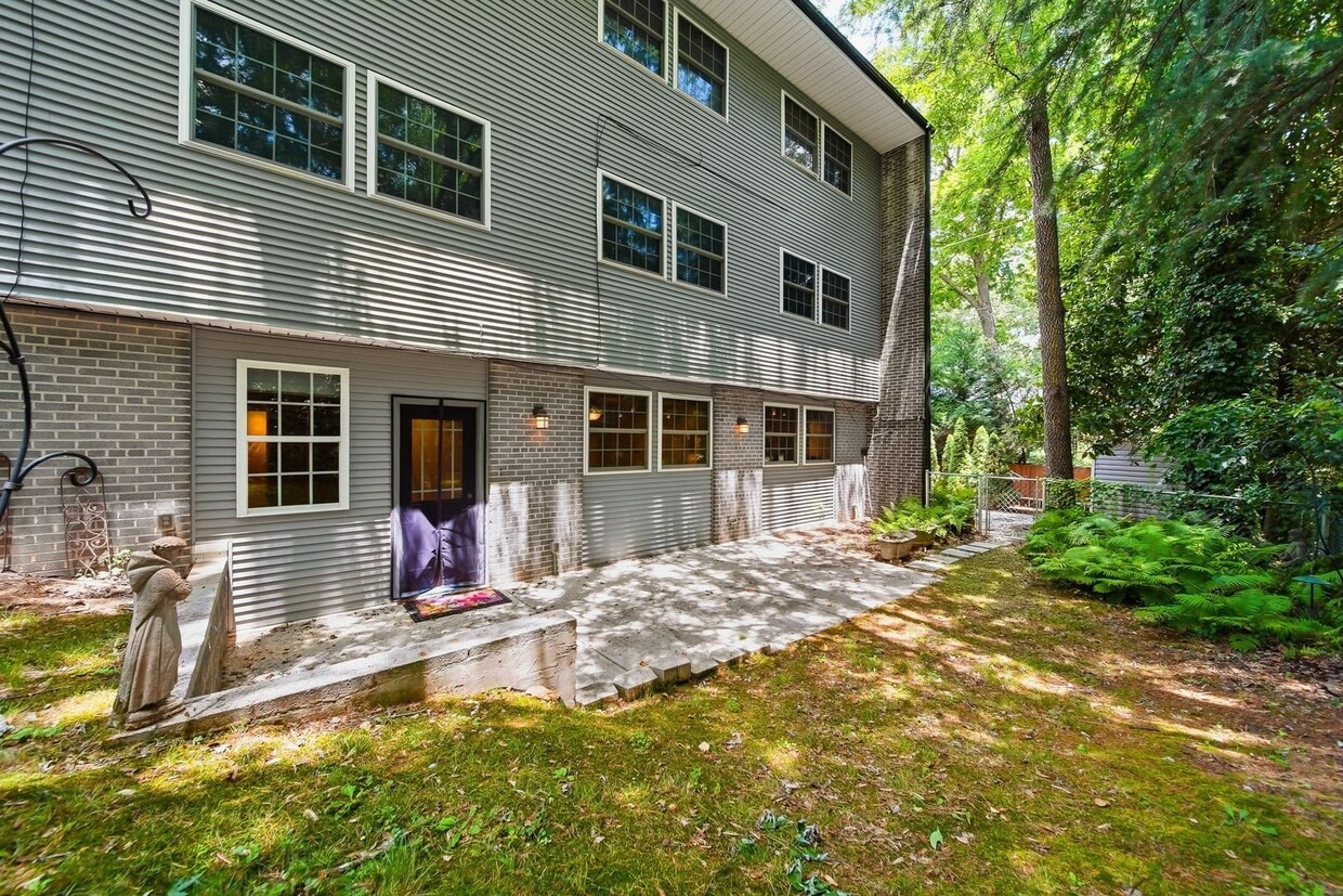 330 Triplex - 330 Triplex